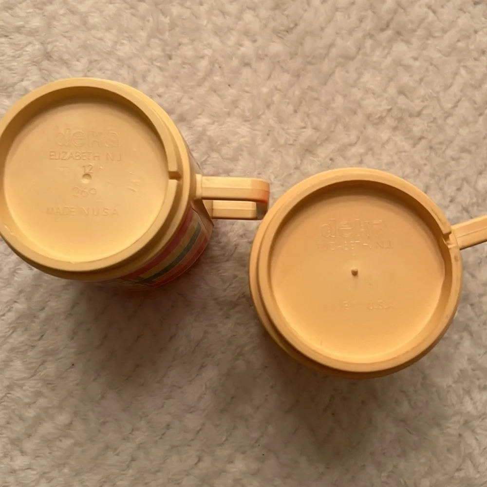 Vintage DEKA Lifesavers Plastic Cups with Lids Red & Yellow Collectibles Made US